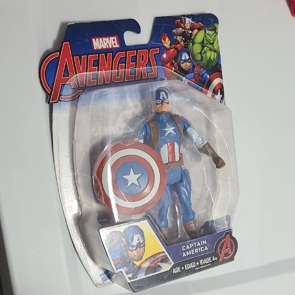 Marvel Avengers Captain America Figure with‎ Shield New In Box